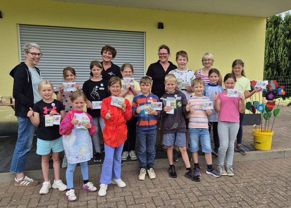 Kefenrod,-Kindergruppe-mit-Betreuer-innen